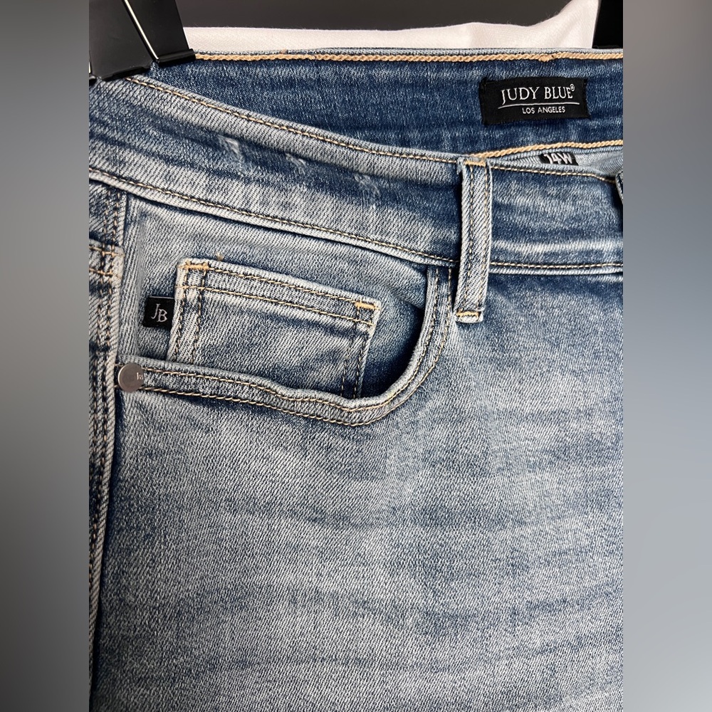 Judy Blue Light Wash Straight Fit Jeans - Picture 3 of 13